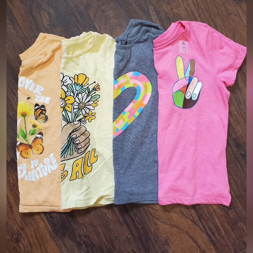 ✨️BUNDLE - set of 4 shirts!✨️Old Navy Short Sleeve Tees - 1 NWT